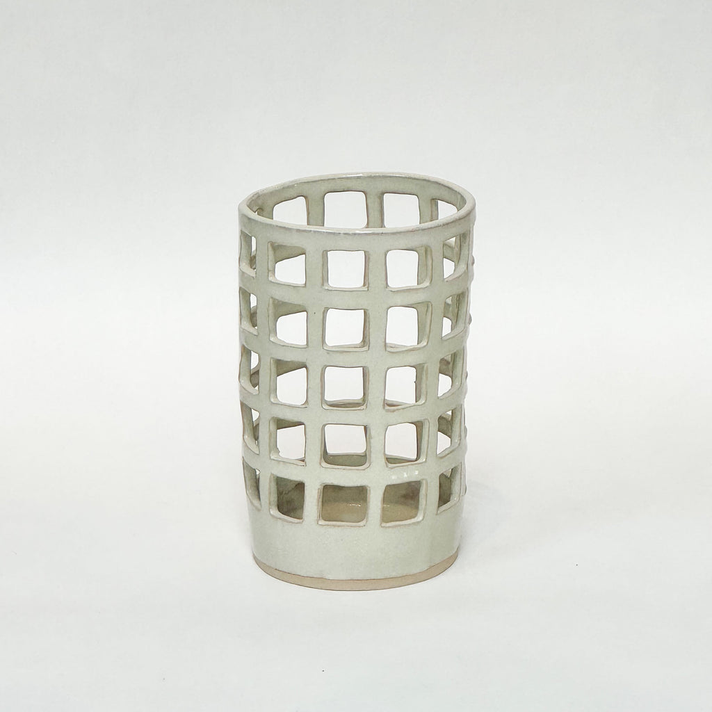 Keramik vase med gitter design til f.eks. køkkenredskaber i mint